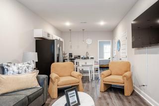 Spacious 3BR Home with 2 Kings, 1 Queen & Free Parking - 6