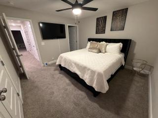 Spacious 3BR Home with 2 Kings, 1 Queen & Free Parking - 2