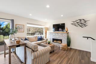 Pacific Beach Escape - Steps to the Beach & Seabrook! Ocean Views, Sleeps 10 - 7