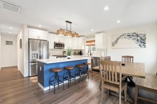 Pacific Beach Escape - Steps to the Beach & Seabrook! Ocean Views, Sleeps 10 - 6