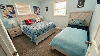 Dockside Dreamz- Lakefront duplex with dock and beach - sleeps 12 - 3