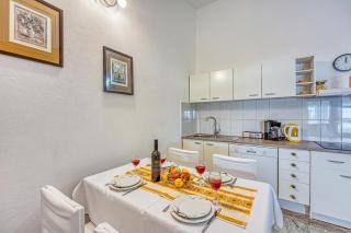 Silver Cherry Apartments - 9