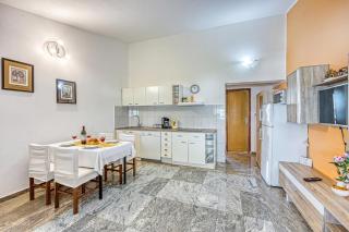 Silver Cherry Apartments - 4