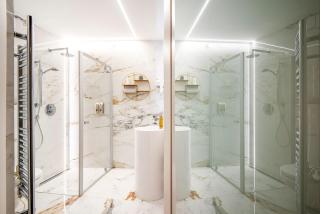 VIP Jacuzzi Suites - 6