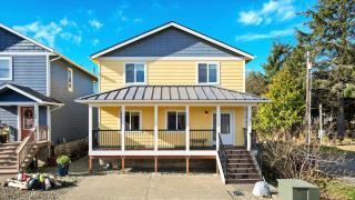 Pacific Beach Escape - Steps to the Beach & Seabrook! Ocean Views, Sleeps 10 - 9