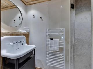 Appartement spacieux proche pistes avec jacuzzi et parking - FR-1-690-13 - 2