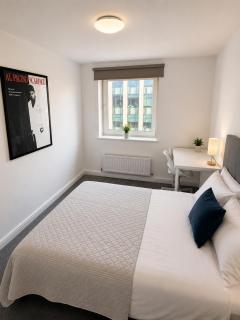 Modern Bright Flat Central & Stylish - 5