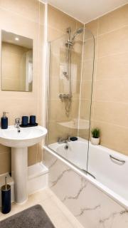 Modern Bright Flat Central & Stylish - 1