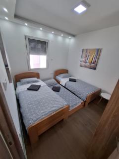 Serbian home with garden, free parking - 7