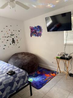 Vibez Factory Game Room by Busch Gardens & USF - 8