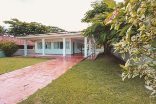 Casa inteira com churrasqueira a 1 quadra da praia para até 14 pessoas - 8