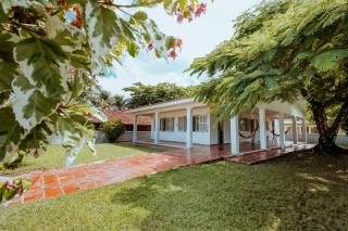Casa inteira com churrasqueira a 1 quadra da praia para até 14 pessoas - 9