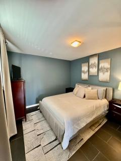 Maxine Manor - 1