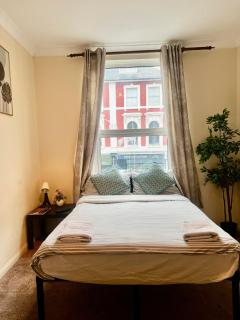 Modern 2BR 1st Floor Flat - Near Norwood Junction - 2