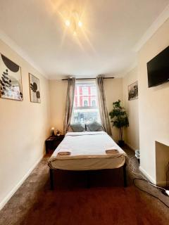 Modern 2BR 1st Floor Flat - Near Norwood Junction - 1