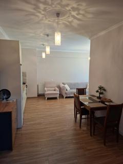 Feels Like Home - 2-bedroom apartment at Jikia House - 4