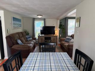Oakland Beach Cottage - Sleeps up to 4 - 2