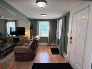 Oakland Beach Cottage - Sleeps up to 4 - 7
