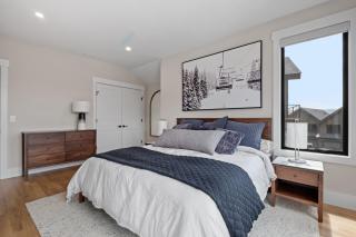 Luxury Lodge Ski-InSki-Out Hot Tub Sleeps 12 - 1
