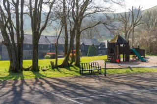 Lake Cottages at Cwm Chwefru - 6