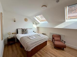 Waterfront Living Boutique Hotel Opposite Hill Dickinson Stadium - 6