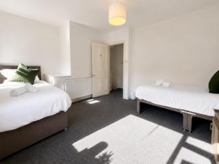 Comfortable 2 bedroom House Private Van Parking Fast WiFi Garden and Patio - 7