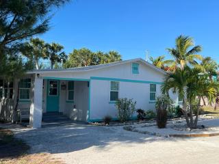Barefoot Bungalow - 9