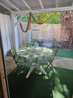 Petite maison mitoyenne T2 avec jardin à concordia - 4
