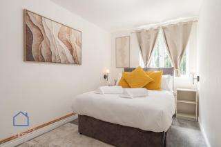 Hartsbourne Grounds-New Modern Stay- Near Woolton Liverpool L25 - 7