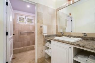 Beachfront 2BR Condo by Alicia Beach - 5