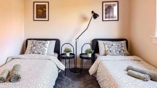 Stylish 3-Bedroom Apartment for Families & Groups - 6