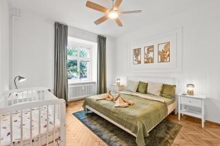 Elegant Old Town 2BR with Parking - 4