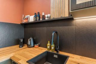Stylish Retreat Near Titirangi Village & Walks - 3
