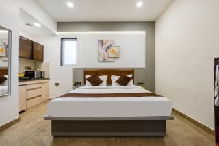 JMD LUXE STAY, DLF Phase 1, Golf Course Road - 8
