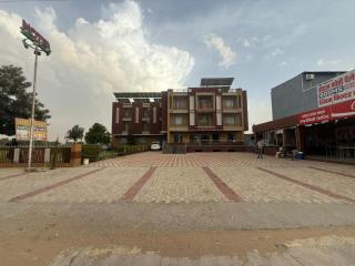 Amar mahal hotel and restaurant - 0