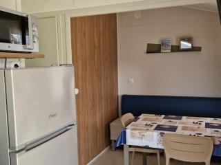 Mobil-home confortable pour 2 personnes avec cuisine équipée - API-1-52-1259 - 7