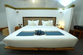Highland Glamping Riverfront Luxury Dome Tent - 7