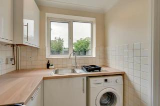 Modern Townhouse Private Garden and Free Parking - Pass the Keys - 2