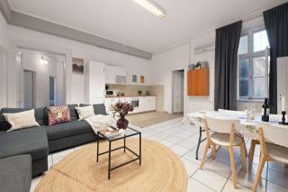 Grand Synagogue Quarter - 4BR Art-Filled Flat - 3