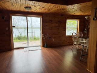 Cedarway Riverview Lodge-by Brudenell River overseeing golf course - 2