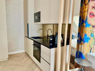 Luxury Rooftop Apartment with Balcony near Metro - 5