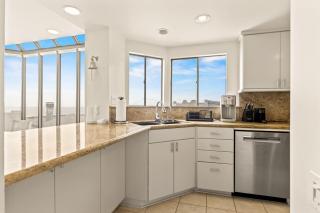 Ocean Front - 4 Bedroom Manhattan Beach Penthouse - 3