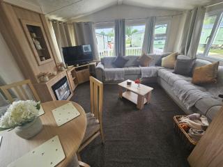 LuLu's Lodge - 3