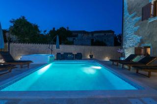 Villa Sagri - heated pool - Žagrići - 1
