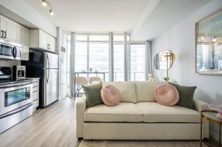 Bright 1BR Condo - Sleeps 3 - Steps to Attractions - 3