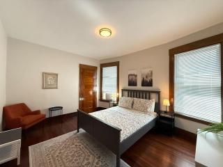 B4-2 Beautiful 3Br w Balcony park All rooms w AC - 2