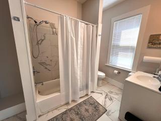 B3-2 Dream Home Haven-All Rooms with AC - 2