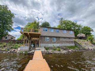 Lakeside Lodge- Newly Renovated Cabin on Black Lake - 0