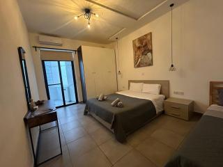 Cozy Bugibba Ground Floor Retreat, Prime Location Near the Sea & Square - 1