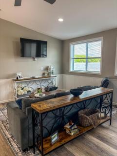 Lakeside Lodge- Newly Renovated Cabin on Black Lake - 8